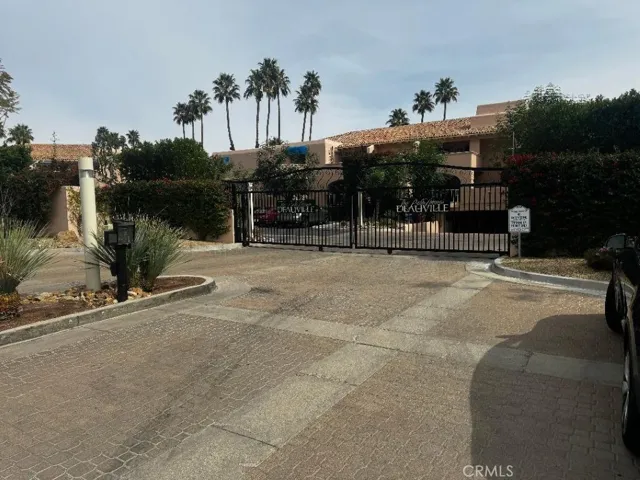 El Segundo Gate