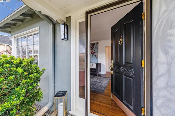 221 Santa Clara Avenue, Alameda, California 94501