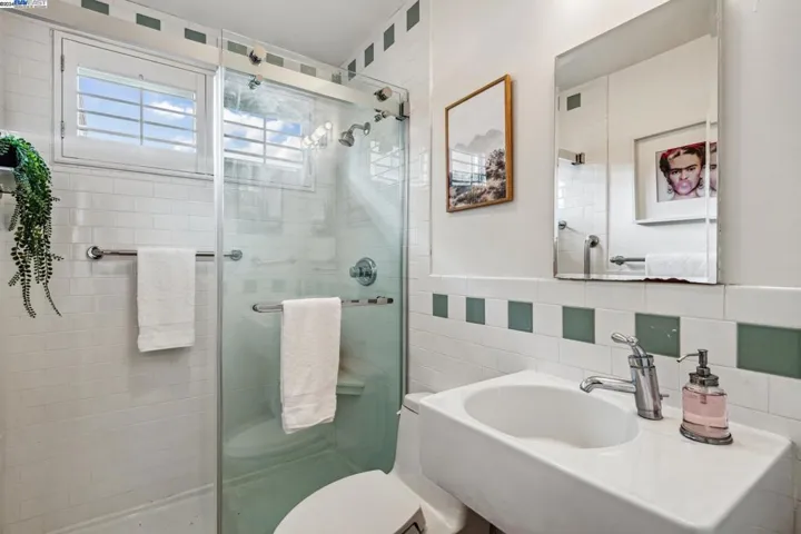 221 Santa Clara Avenue, Alameda, California 94501