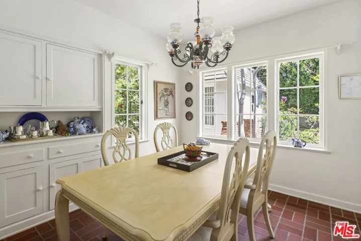 174 S Burlingame Avenue, Los Angeles, California 90049
