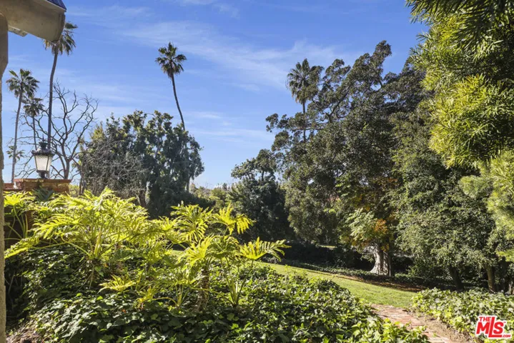 174 S Burlingame Avenue, Los Angeles, California 90049