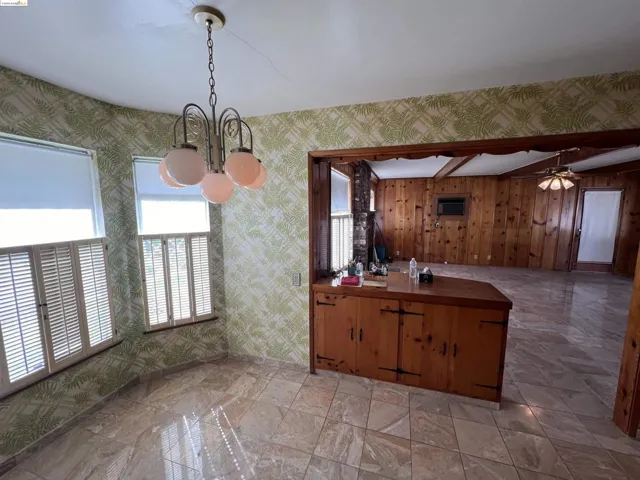 Eat-in Kitchen