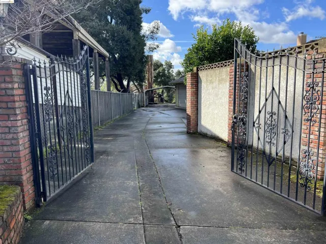 Driveway to 4 car garage