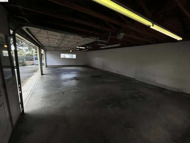 4 car garage and workshop