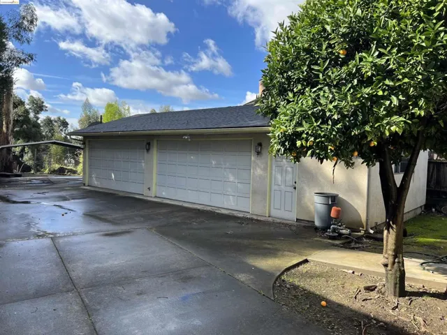 4 car garage and workshop