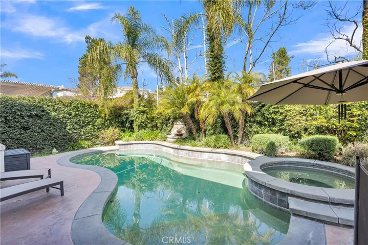 Saltwater, pebble tech pool/spa w baja step