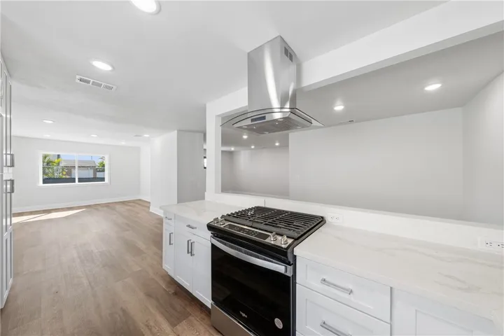 5206 La Paz Drive, San Diego, California 92114