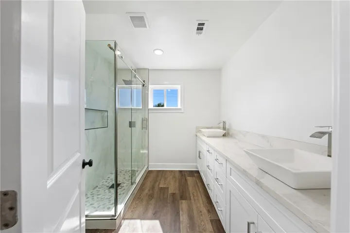 5206 La Paz Drive, San Diego, California 92114