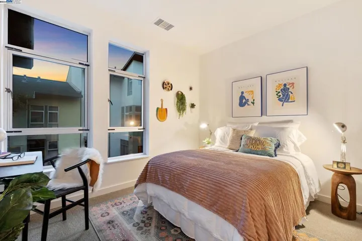 24 Covent Lane, Oakland, California 94608