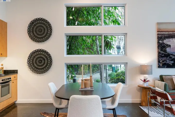 24 Covent Lane, Oakland, California 94608