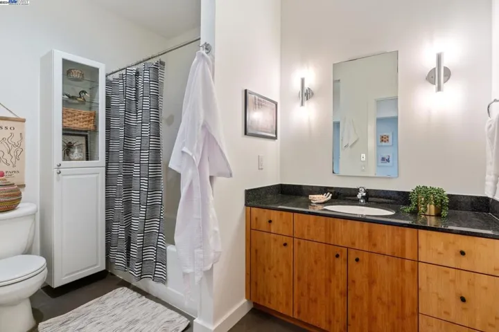 24 Covent Lane, Oakland, California 94608