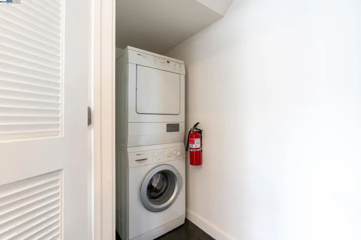 24 Covent Lane, Oakland, California 94608