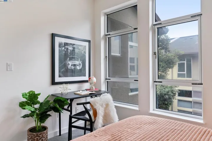 24 Covent Lane, Oakland, California 94608