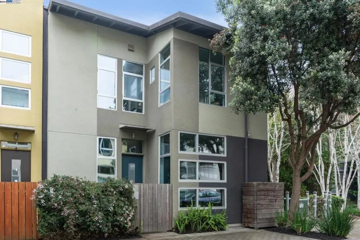 24 Covent Lane, Oakland, California 94608