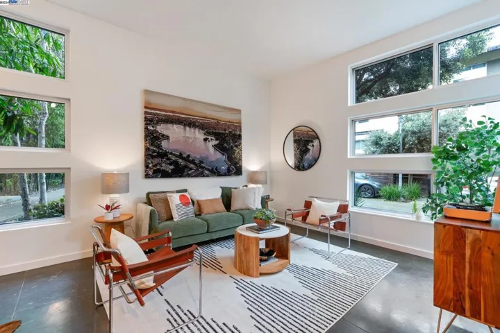 24 Covent Lane, Oakland, California 94608