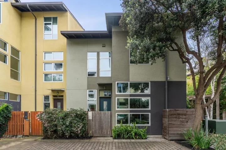 24 Covent Lane, Oakland, California 94608