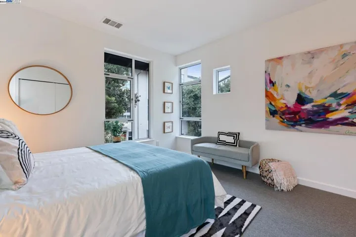 24 Covent Lane, Oakland, California 94608