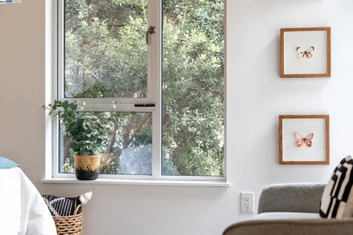 24 Covent Lane, Oakland, California 94608