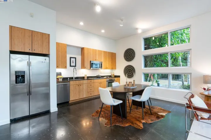 24 Covent Lane, Oakland, California 94608