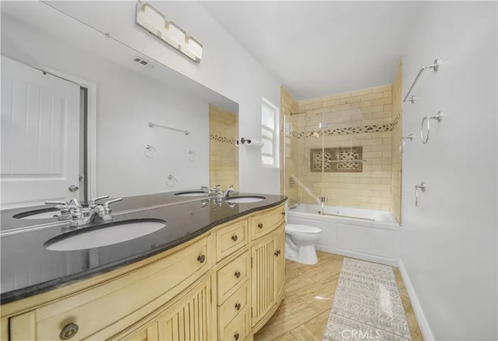 12244 Runnymede Street 2, North Hollywood, California 91605