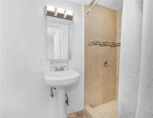 12244 Runnymede Street 2, North Hollywood, California 91605