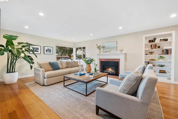 125 Rantoul Cir, San Leandro, California 94577
