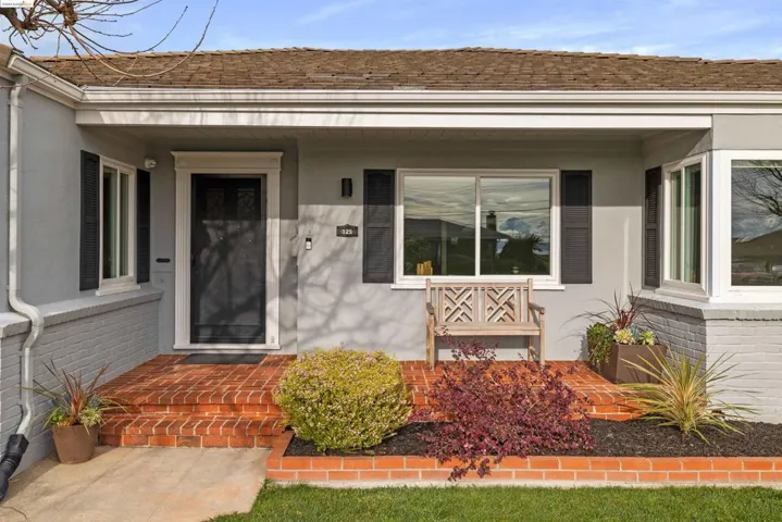125 Rantoul Cir, San Leandro, California 94577