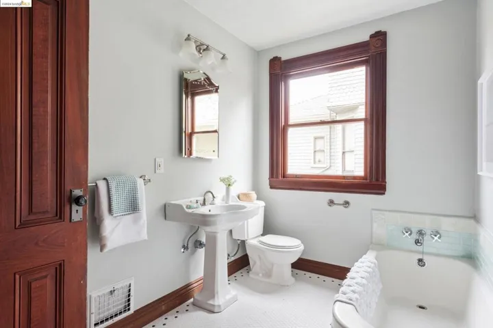 MAIN FLOOR BATHROOM