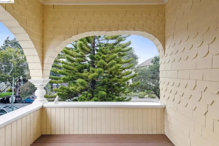 SLEEPING PORCH