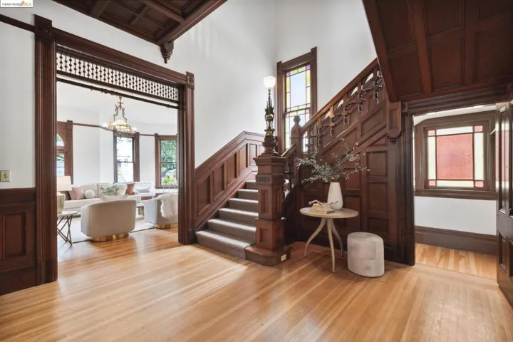 ENTRANCE WAY - DOOR LEADING TO THE LOWER LEVEL