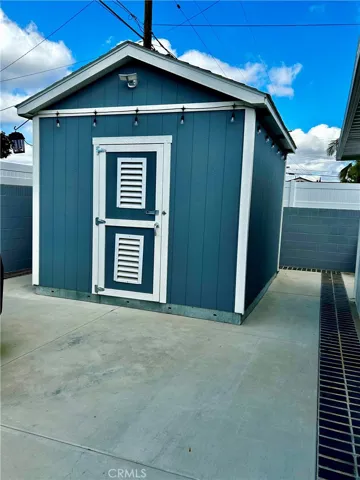    Man-cave She-shed