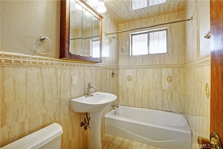 2813 Independence Avenue, South Gate, California 90280