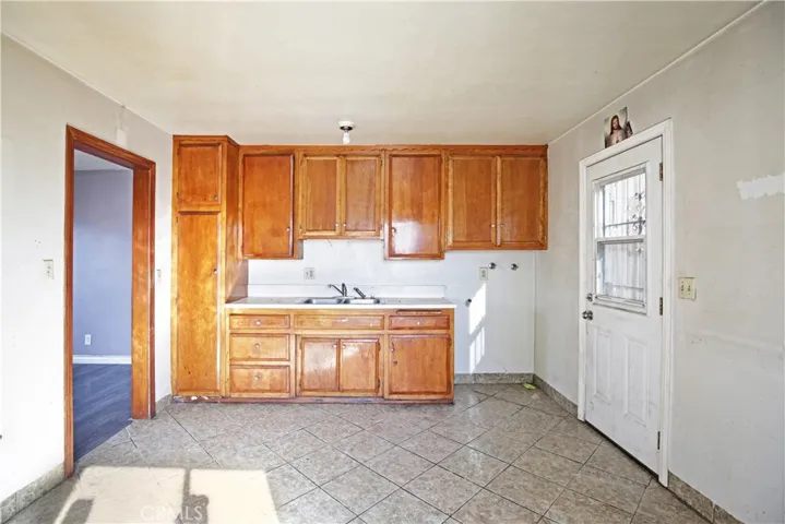 2813 Independence Avenue, South Gate, California 90280