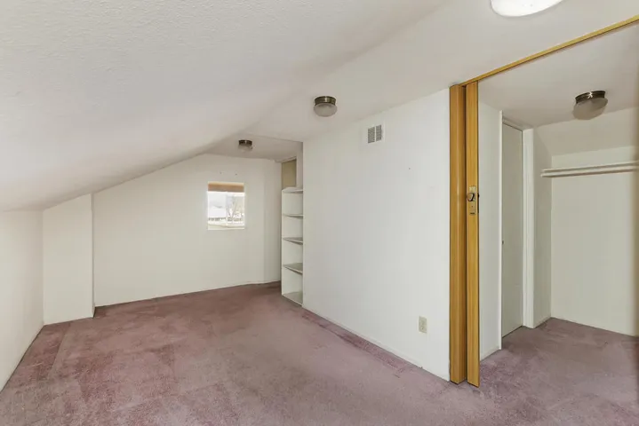 024_Upper Level office