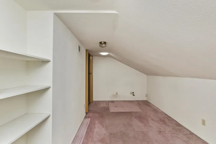 023_Upper Level office