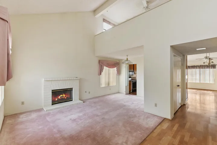 004_Living Room