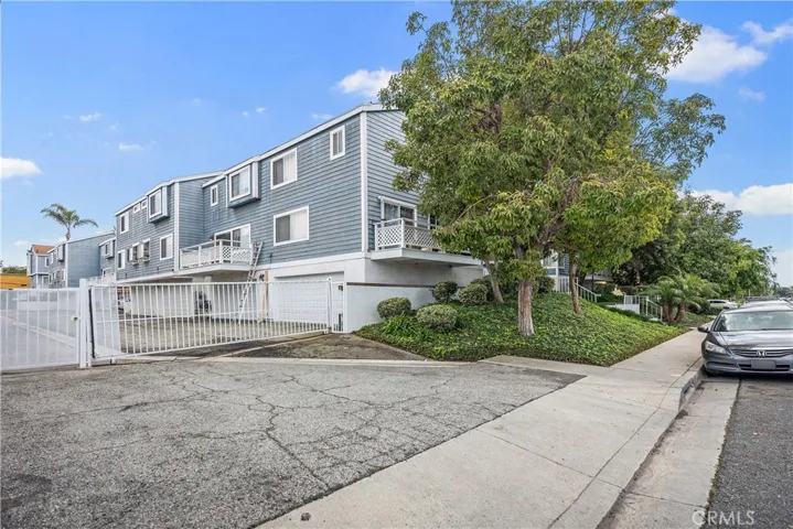 21814 Belshire Avenue 2, Hawaiian Gardens, California 90716