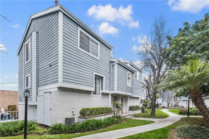 21814 Belshire Avenue 2, Hawaiian Gardens, California 90716