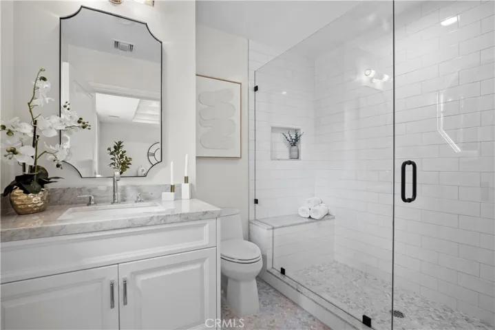 Bedroom 6 full bathroom