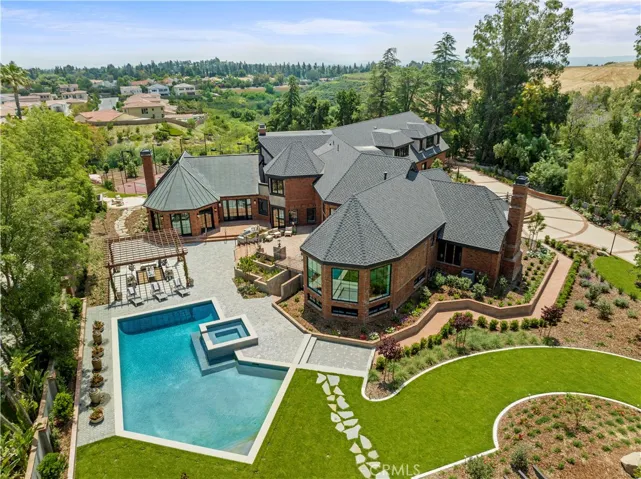 10906 Winnetka Avenue, Chatsworth, California 91311