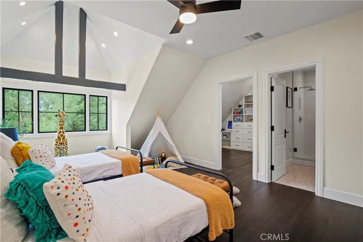 bedroom #3 w/ private bathroom and walk-in closert