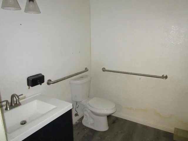 211 5th Street, Hollister, California 95023