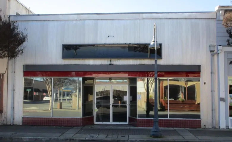 211 5th Street, Hollister, California 95023