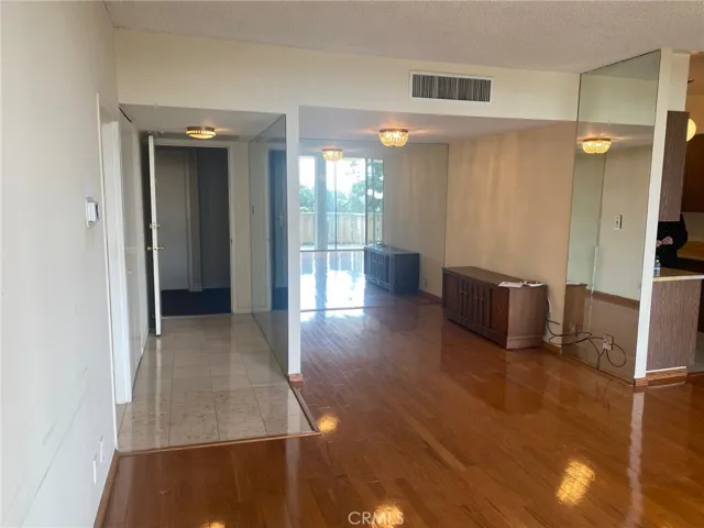 4455 Los Feliz Boulevard W 305, Los Angeles, California 90027