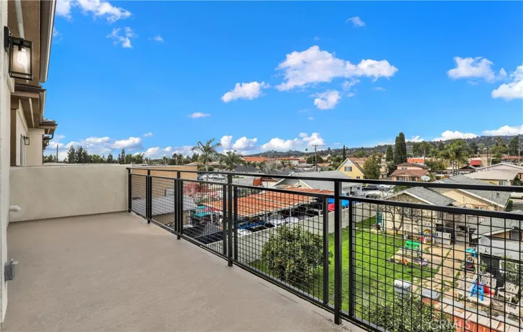 3rd Floor Balcony/Deck
