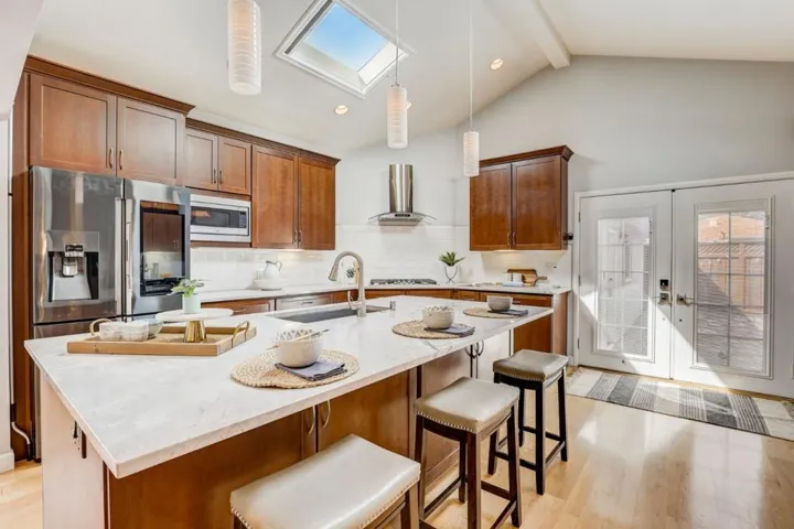 385 Sara Avenue, Sunnyvale, California 94086
