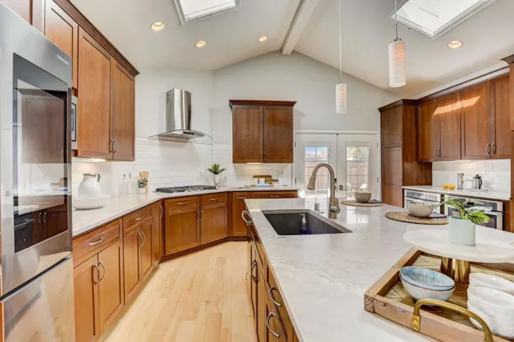 385 Sara Avenue, Sunnyvale, California 94086