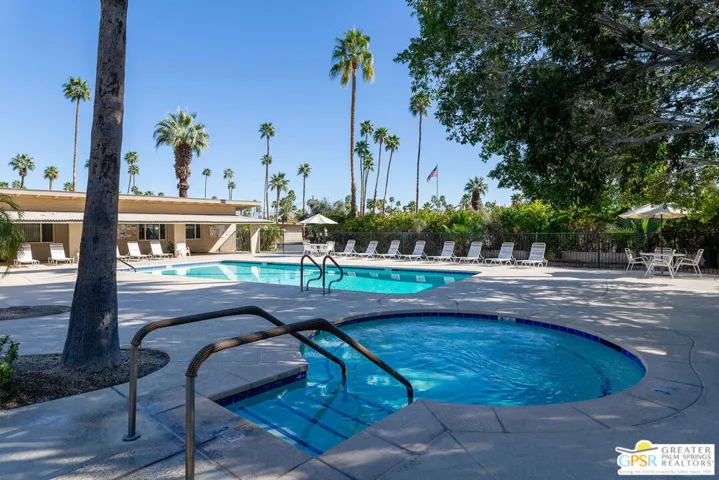 Community pool & spa