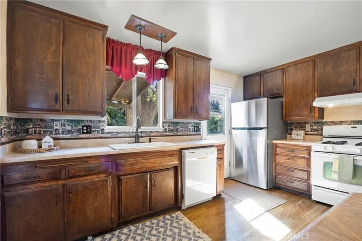 1030 Cavalier Avenue, Simi Valley, California 93065