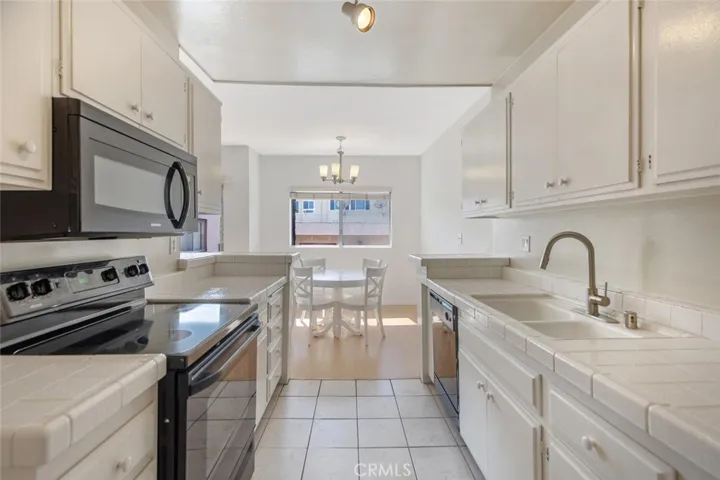 5349 Newcastle Avenue 50, Encino, California 91316